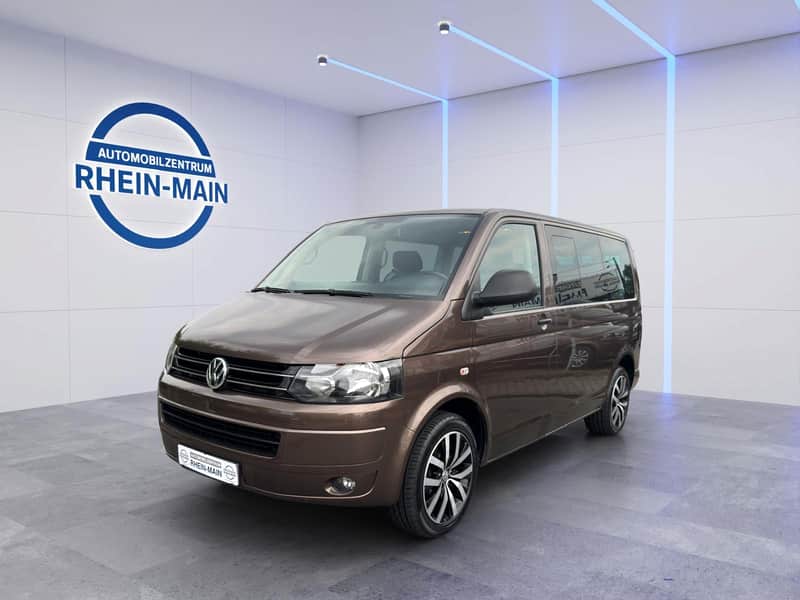 VW T5 Multivan Totwinkel-Assi im Studio des Automobilzentrums Rhein-Main